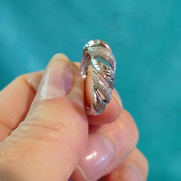 18K White Gold Ring - Picture 3 of 8